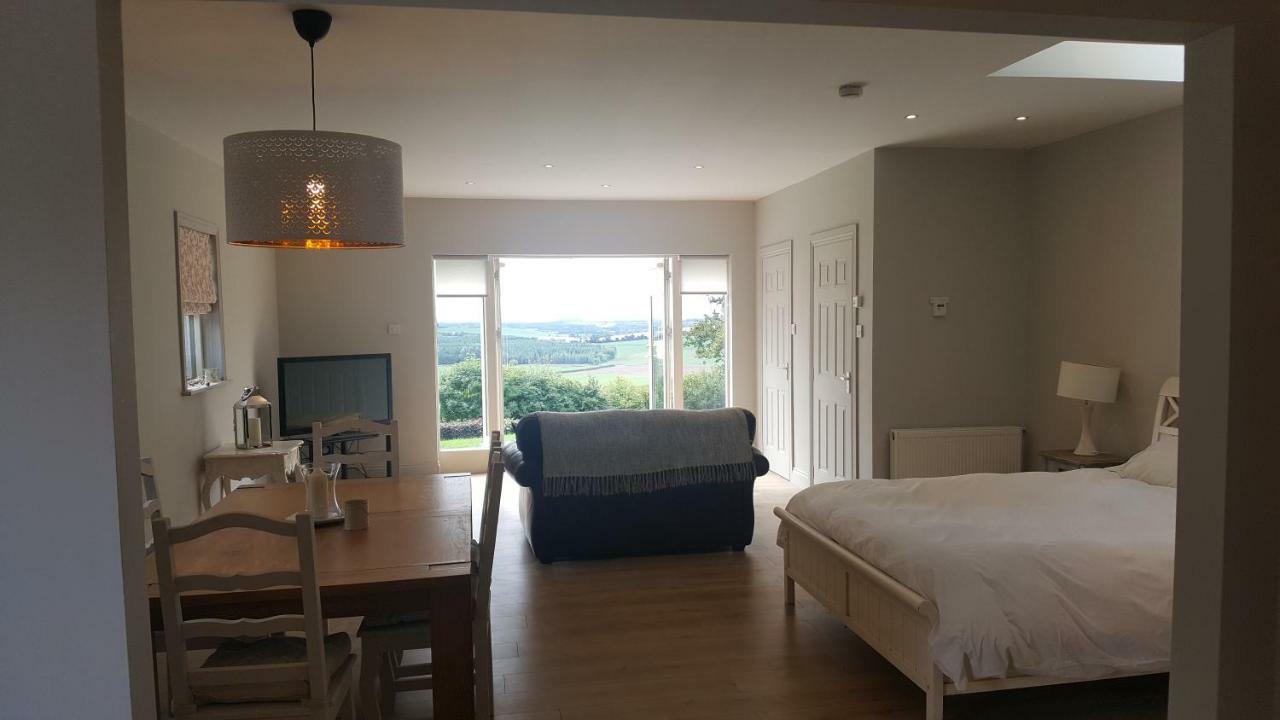 Ballinacarrick Apartment Ballynacarrick Upper Exterior photo