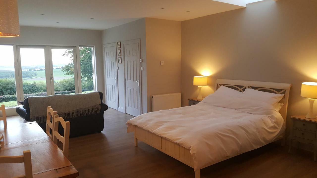 Ballinacarrick Apartment Ballynacarrick Upper Exterior photo